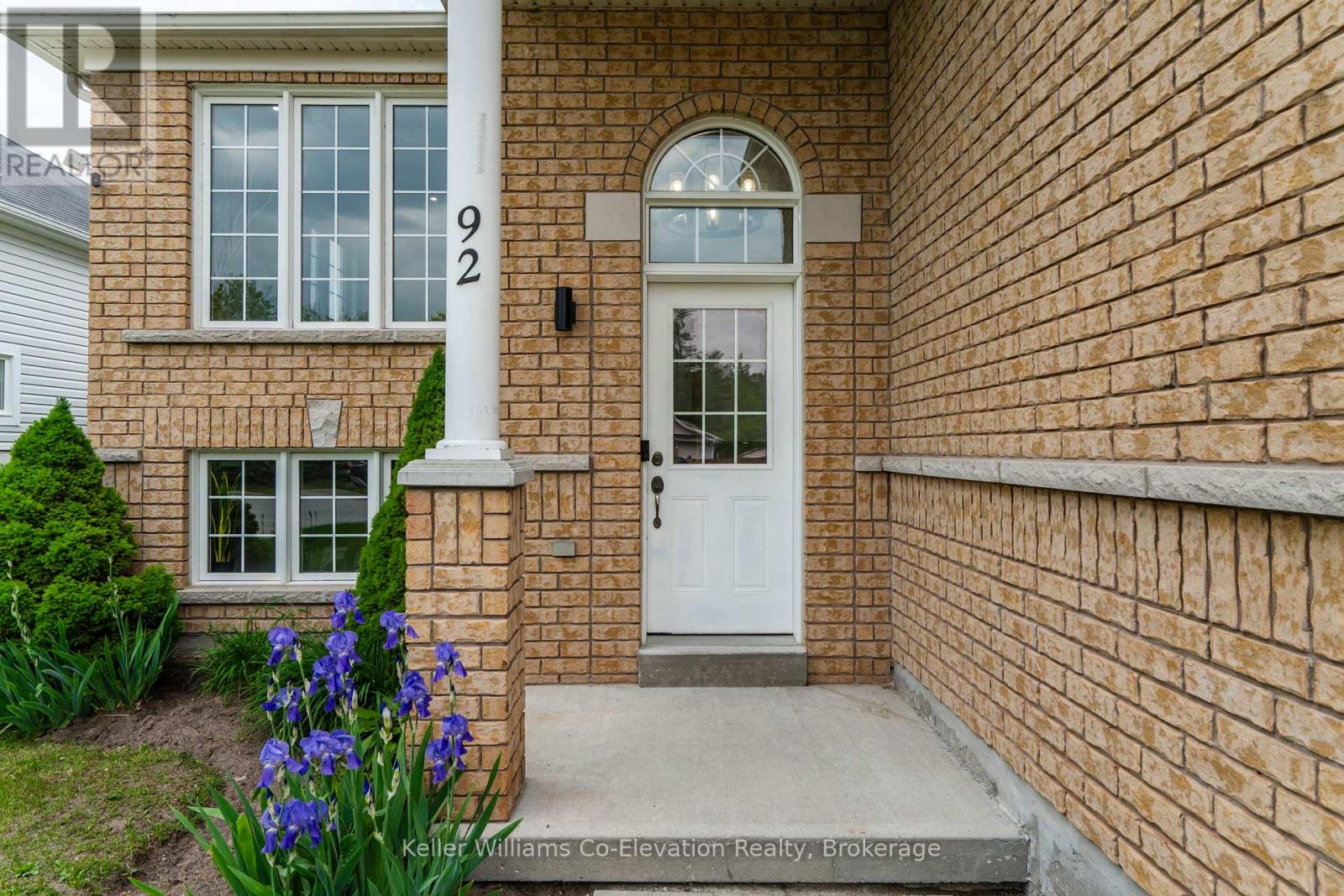 92 Wesley Avenue, Wasaga Beach, Ontario  L9Z 0B9 - Photo 2 - S12221031