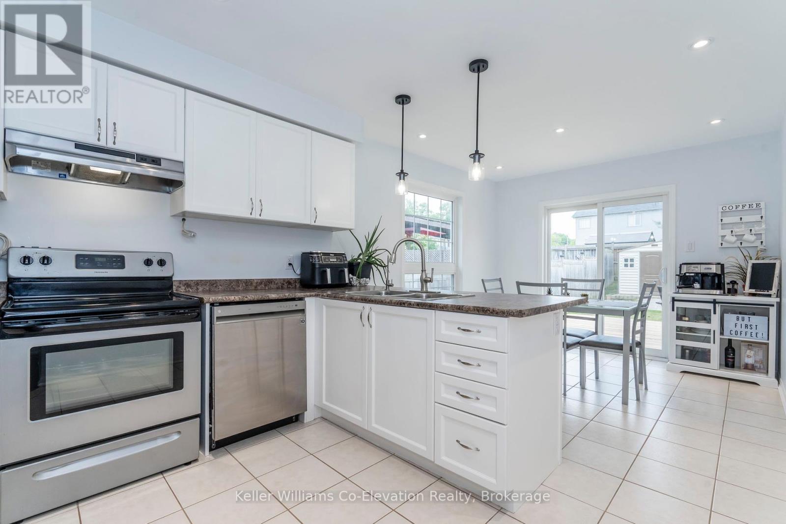 92 Wesley Avenue, Wasaga Beach, Ontario  L9Z 0B9 - Photo 8 - S12221031