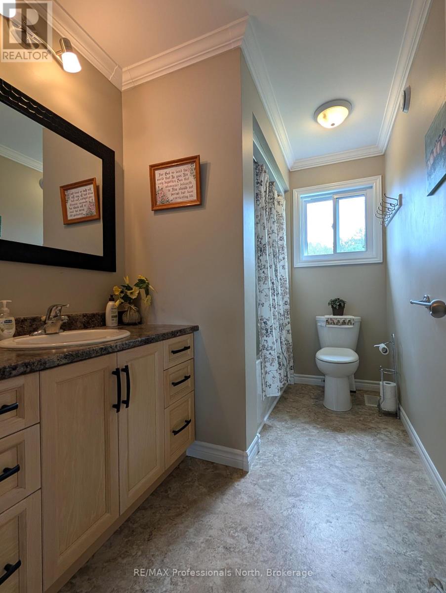 99 Cheryl Crescent, Strong, Ontario  P0A 1Z0 - Photo 14 - X12221029