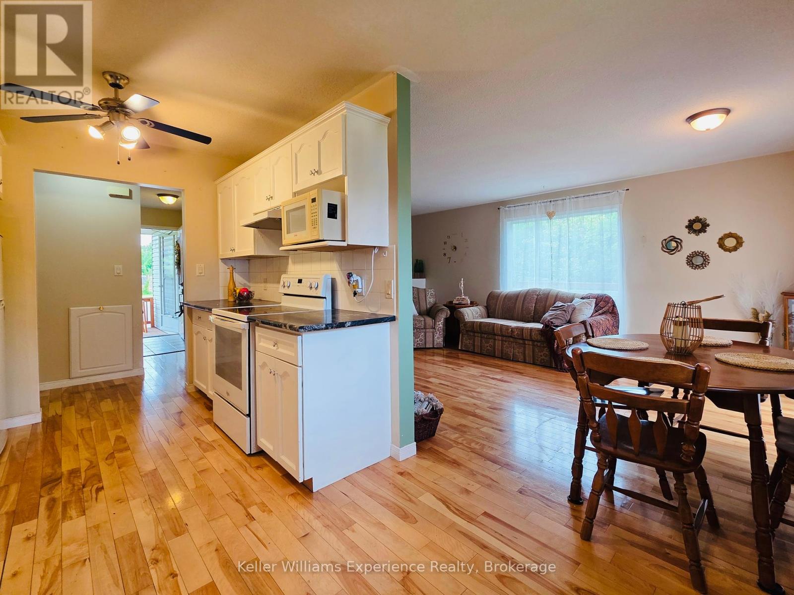 26 Walter Street, Huntsville, Ontario  P1H 1W2 - Photo 11 - X12221069