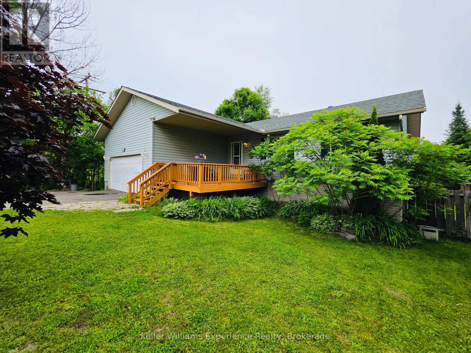 26 Walter Street, Huntsville, Ontario  P1H 1W2 - Photo 2 - X12221069