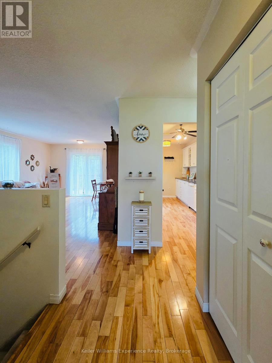 26 Walter Street, Huntsville, Ontario  P1H 1W2 - Photo 3 - X12221069