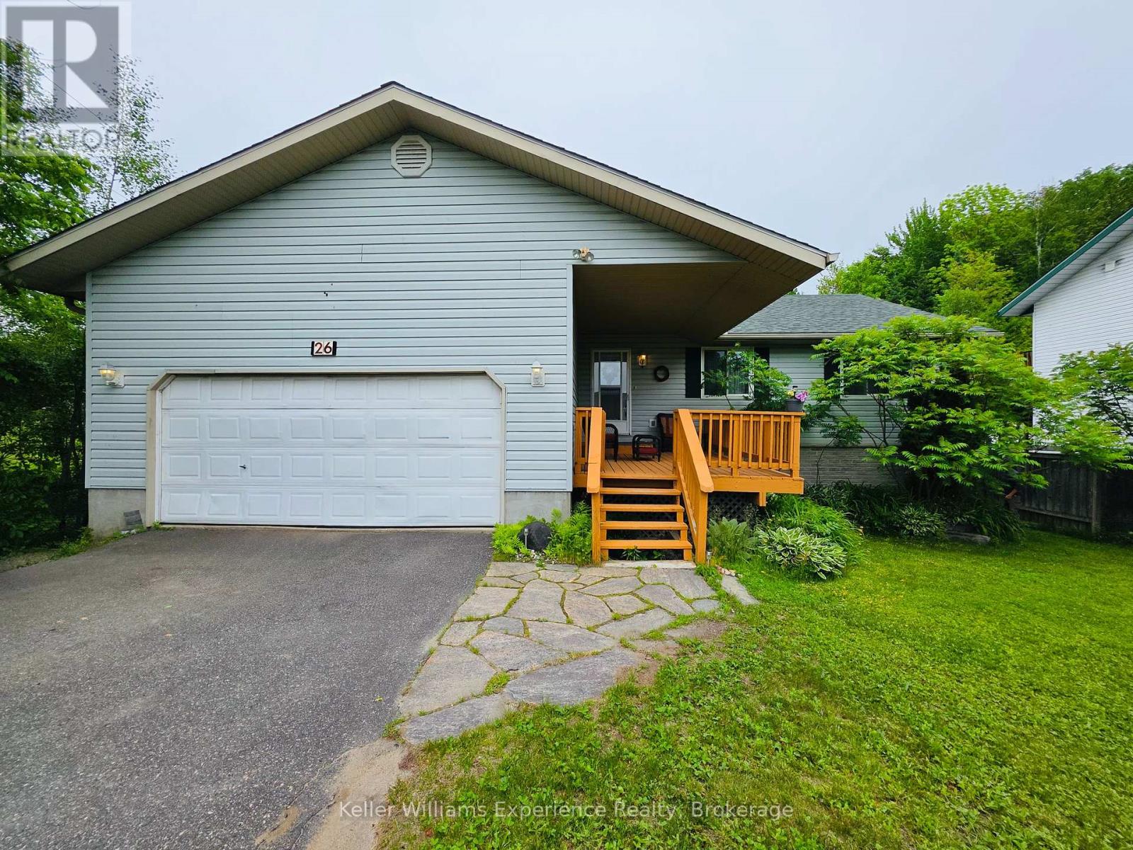 26 Walter Street, Huntsville, Ontario  P1H 1W2 - Photo 4 - X12221069