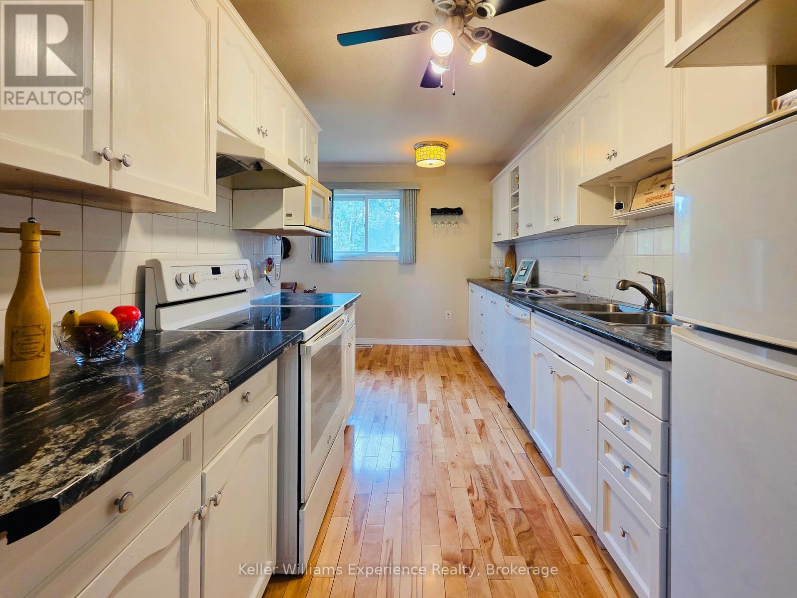 26 Walter Street, Huntsville, Ontario  P1H 1W2 - Photo 6 - X12221069