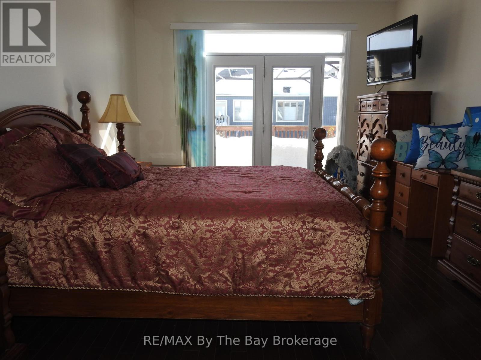 48 Allegra Drive, Wasaga Beach, Ontario  L9Z 0H1 - Photo 17 - S12221249