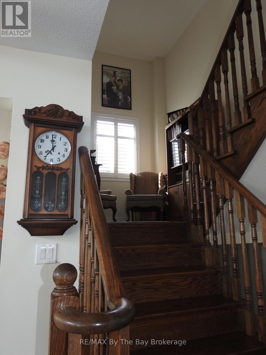 48 Allegra Drive, Wasaga Beach, Ontario  L9Z 0H1 - Photo 20 - S12221249