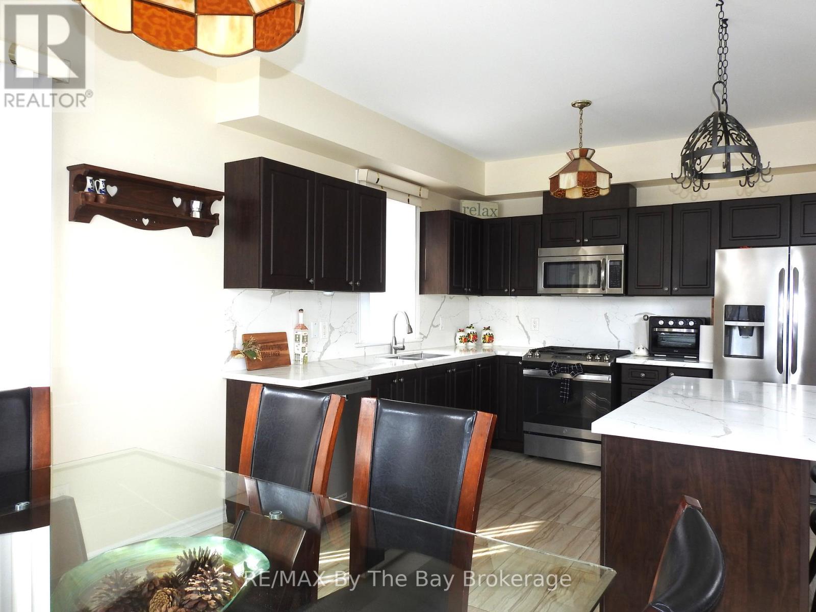48 Allegra Drive, Wasaga Beach, Ontario  L9Z 0H1 - Photo 9 - S12221249