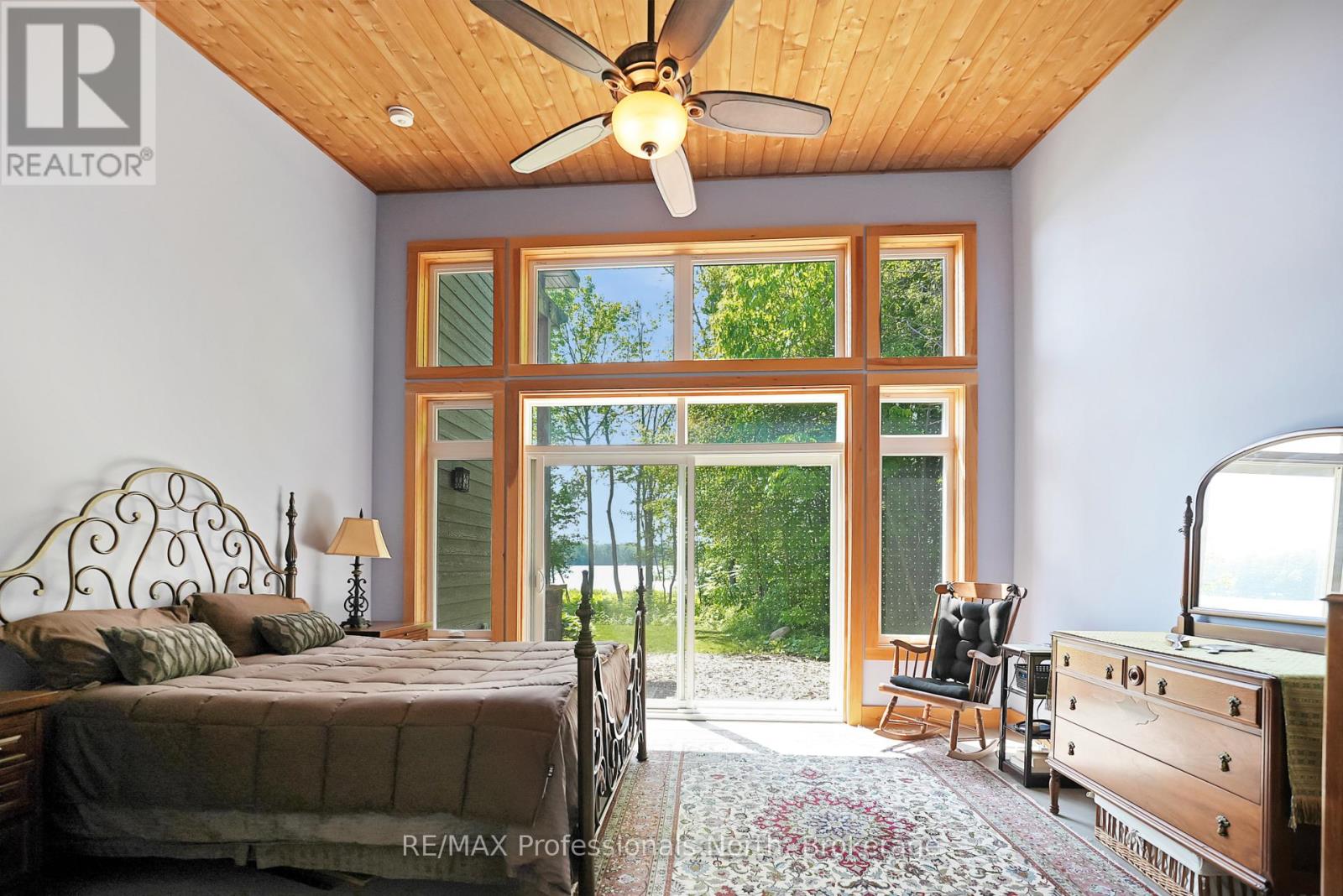 1049 Twin Rocks Lane, Algonquin Highlands, Ontario  K0M 1S0 - Photo 14 - X12221336