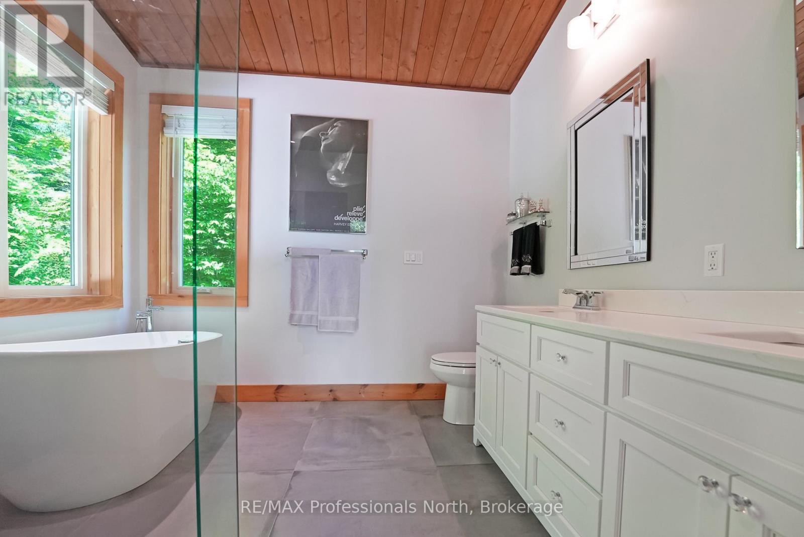 1049 Twin Rocks Lane, Algonquin Highlands, Ontario  K0M 1S0 - Photo 16 - X12221336