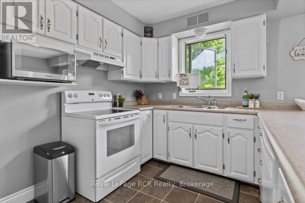78 Mill Street E, Perth East, Ontario  N0K 1M0 - Photo 13 - X12221427