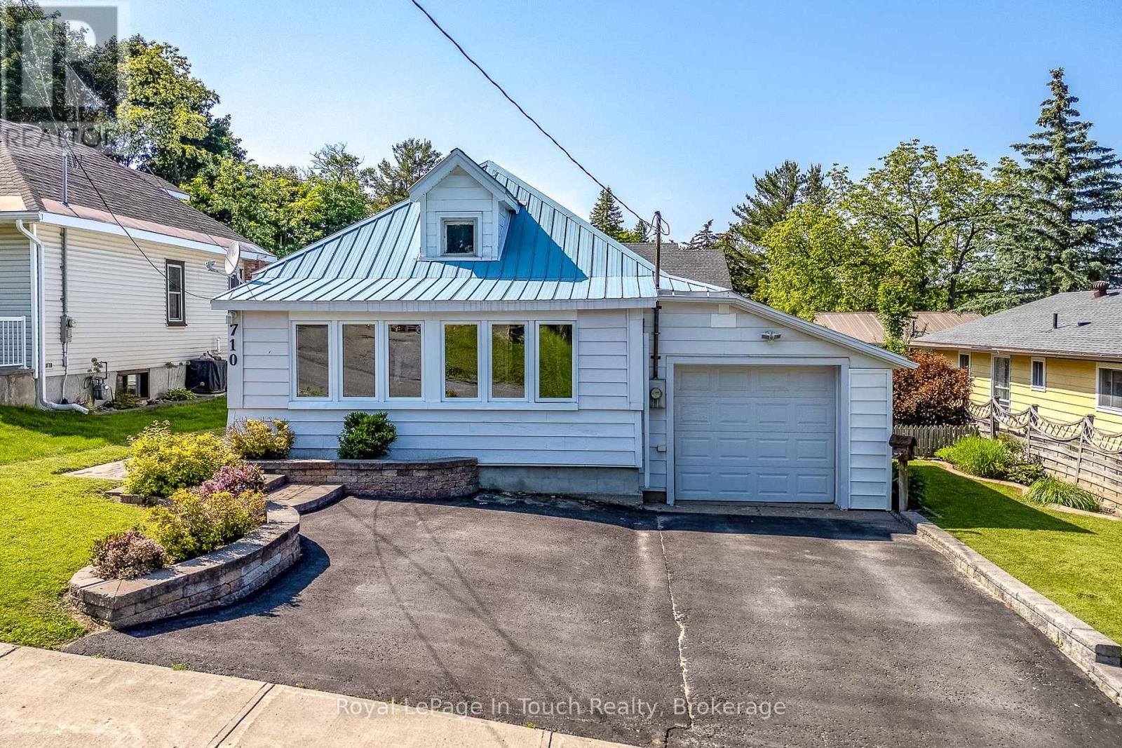 710 BAY STREET, Midland, Ontario