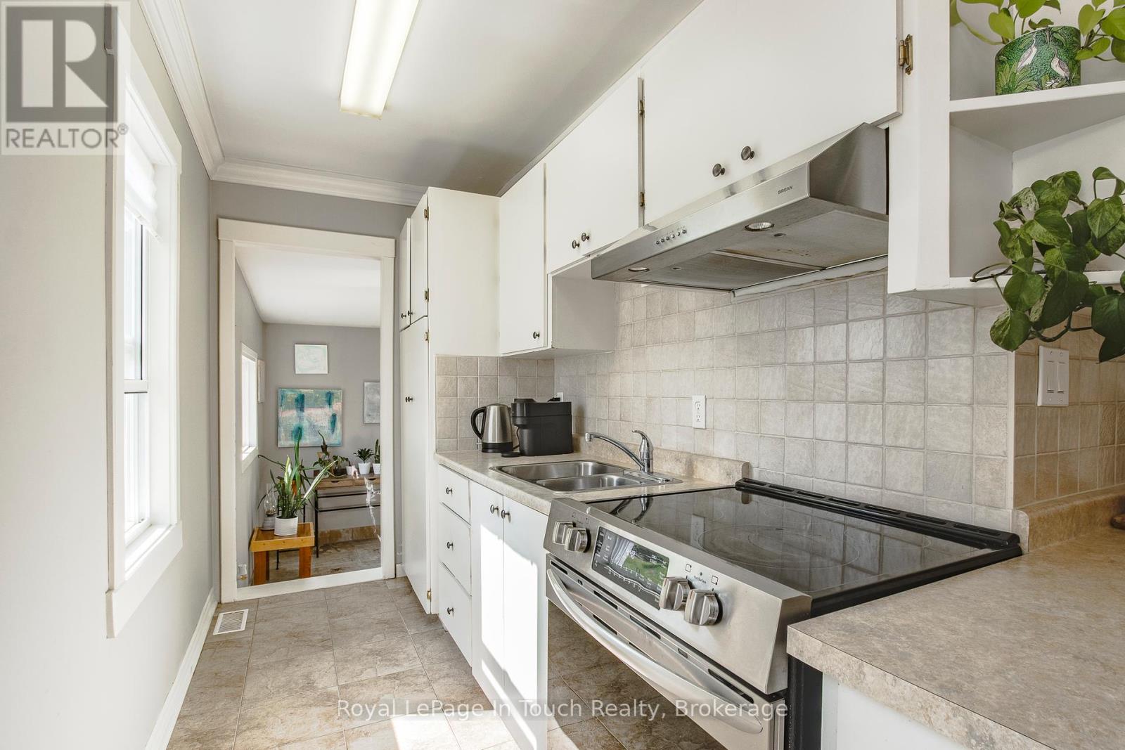 710 Bay Street, Midland, Ontario  L4R 1M2 - Photo 4 - S12221690
