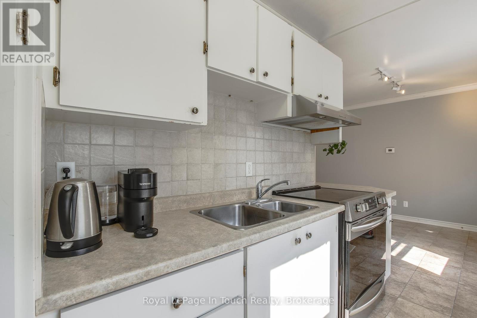 710 Bay Street, Midland, Ontario  L4R 1M2 - Photo 6 - S12221690