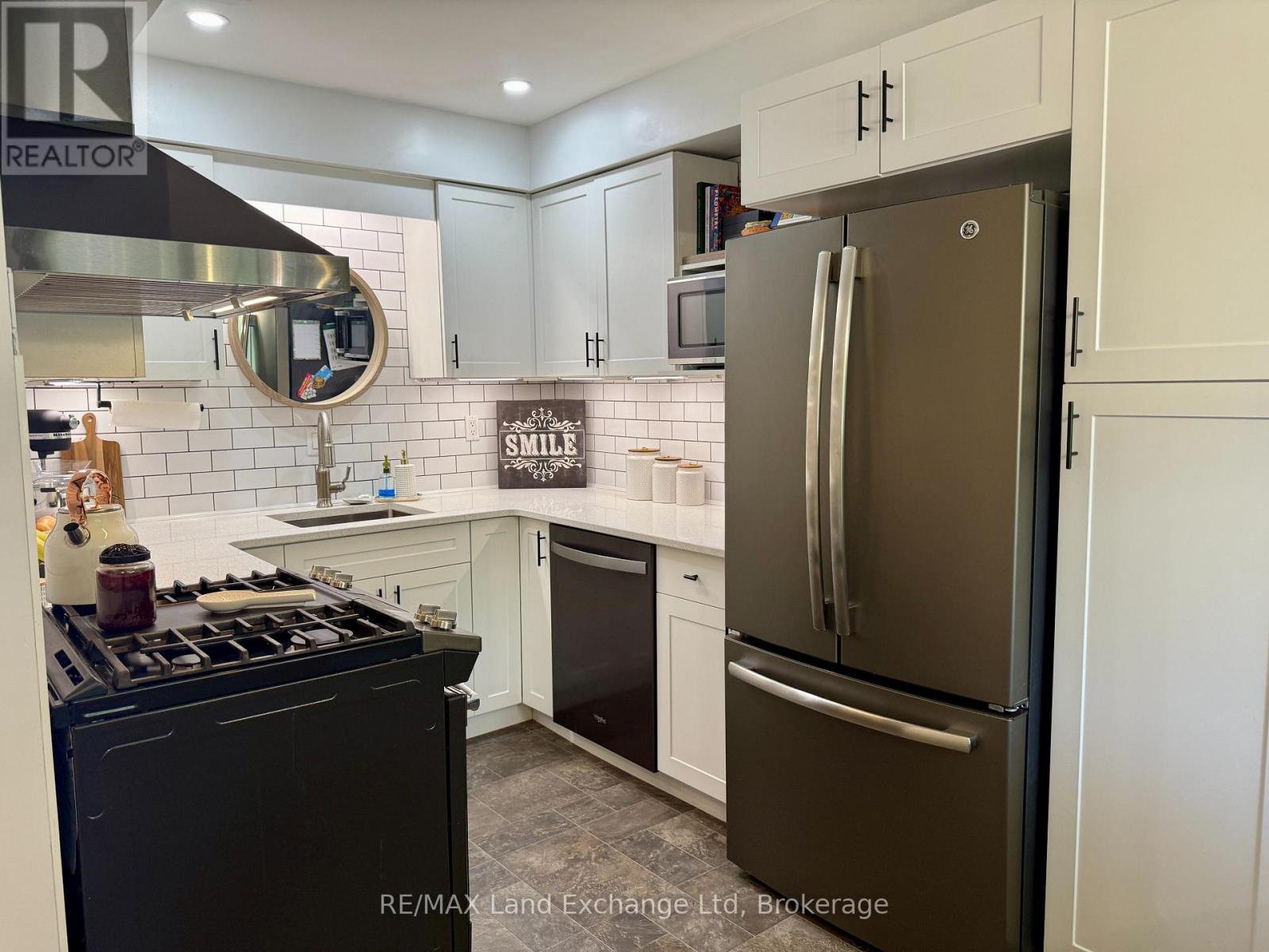 152 Bennett Street E, Goderich, Ontario  N7A 4H4 - Photo 6 - X12222040