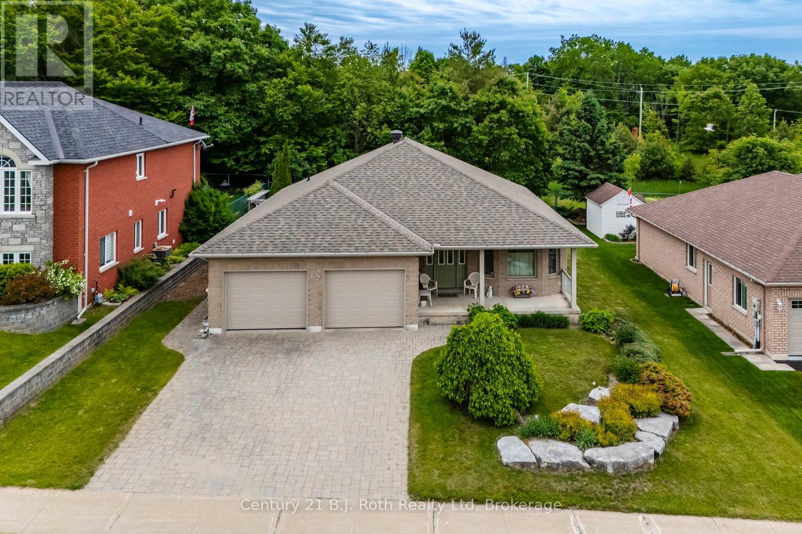 67 James Street, Penetanguishene, Ontario  L9M 2H8 - Photo 2 - S12222361