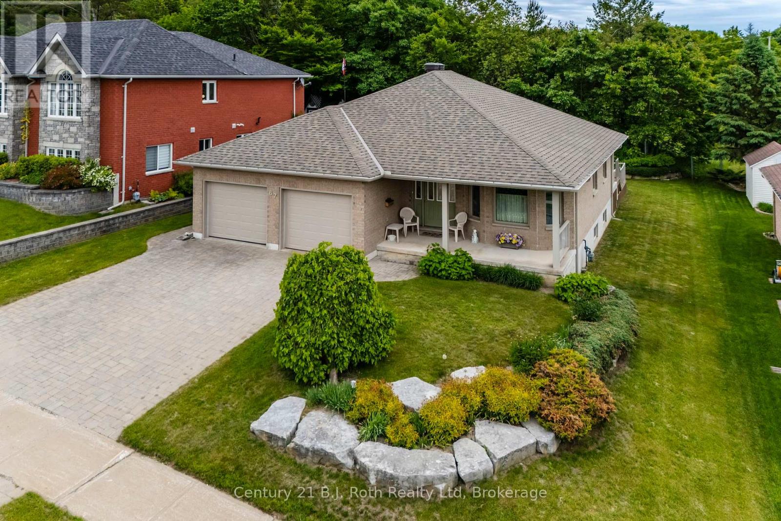 67 James Street, Penetanguishene, Ontario  L9M 2H8 - Photo 4 - S12222361