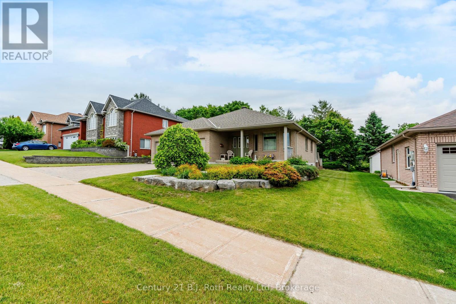 67 James Street, Penetanguishene, Ontario  L9M 2H8 - Photo 5 - S12222361