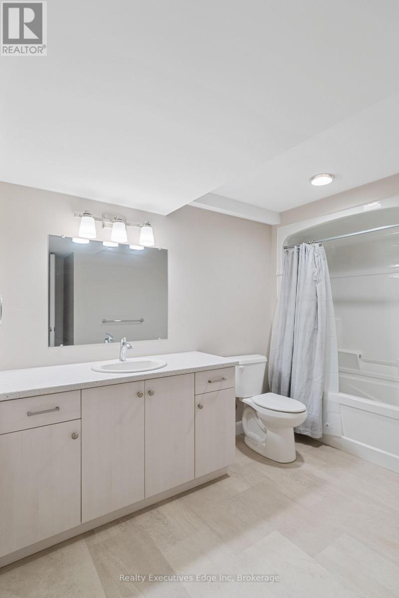 98 Moonstone Crescent, Chatham-Kent, Ontario  N7M 0S2 - Photo 30 - X12222549