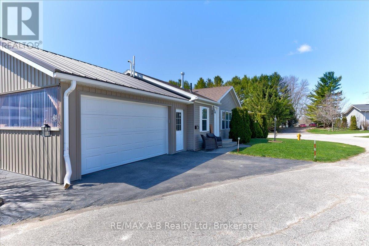 27 - 25 Thames Road, St. Marys, Ontario  N4X 1C4 - Photo 3 - X12222837
