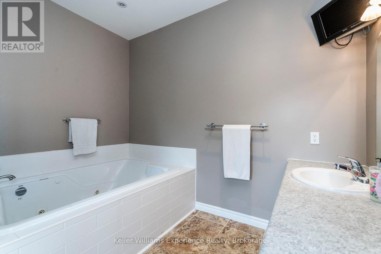 2777 Old Fort Road, Tay, Ontario  L4R 4K3 - Photo 16 - S12223098