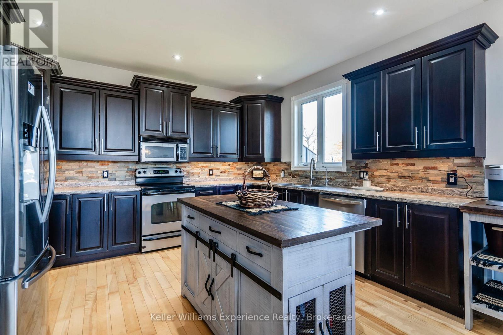 2777 Old Fort Road, Tay, Ontario  L4R 4K3 - Photo 9 - S12223098