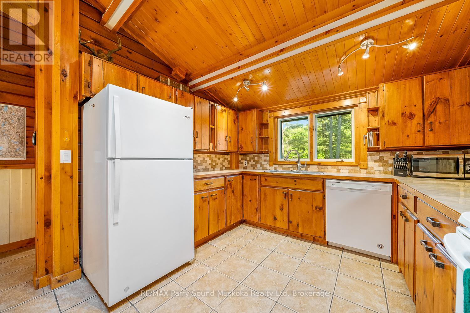 7 Municipal Drive, Mcdougall, Ontario  P2A 2W9 - Photo 12 - X12223118