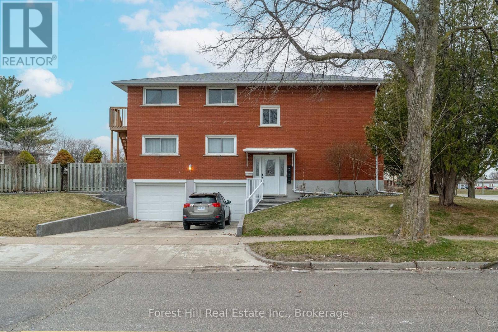 35 SHAFTSBURY DRIVE, Kitchener, Ontario