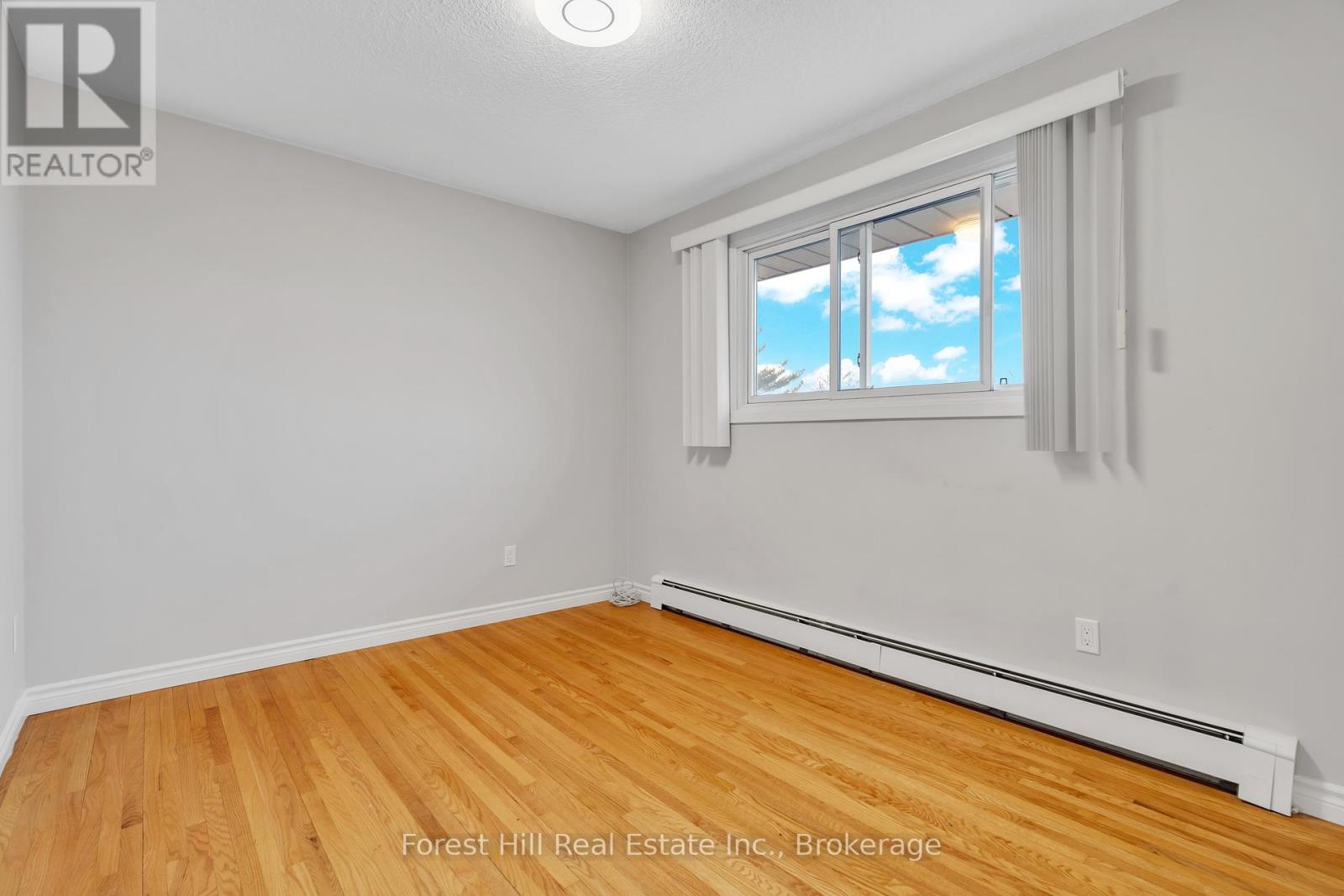 35 Shaftsbury Drive, Kitchener, Ontario  N2A 1N4 - Photo 12 - X12223147
