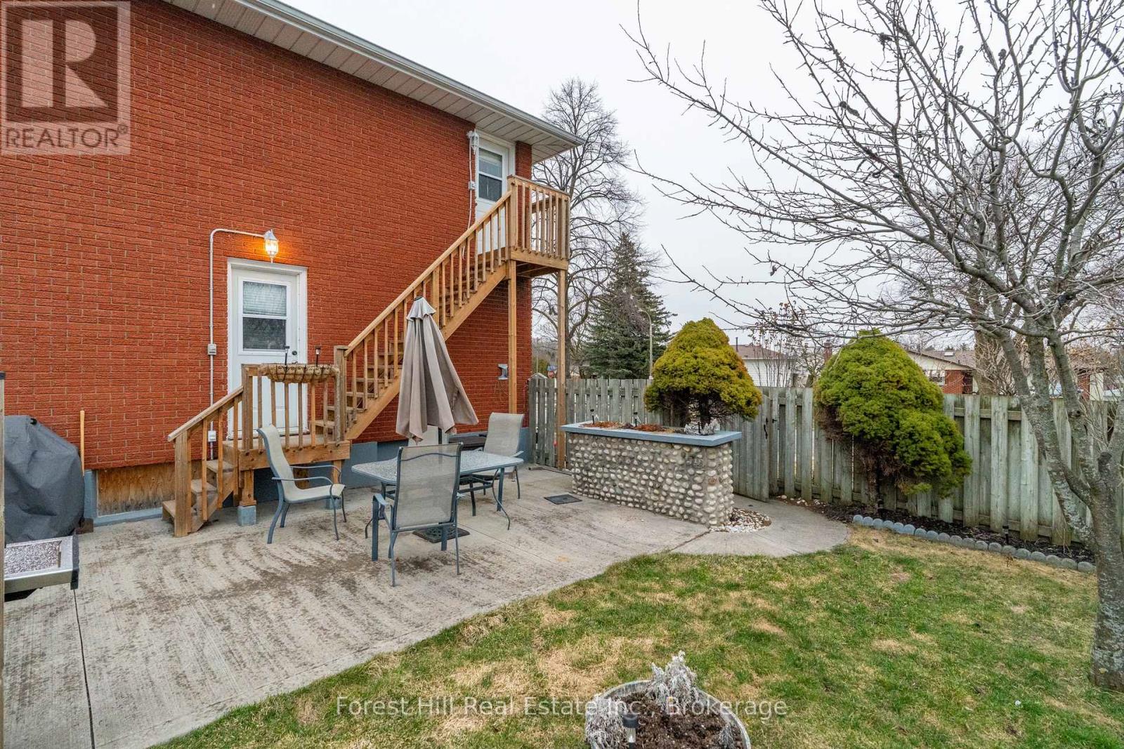 35 Shaftsbury Drive, Kitchener, Ontario  N2A 1N4 - Photo 33 - X12223147