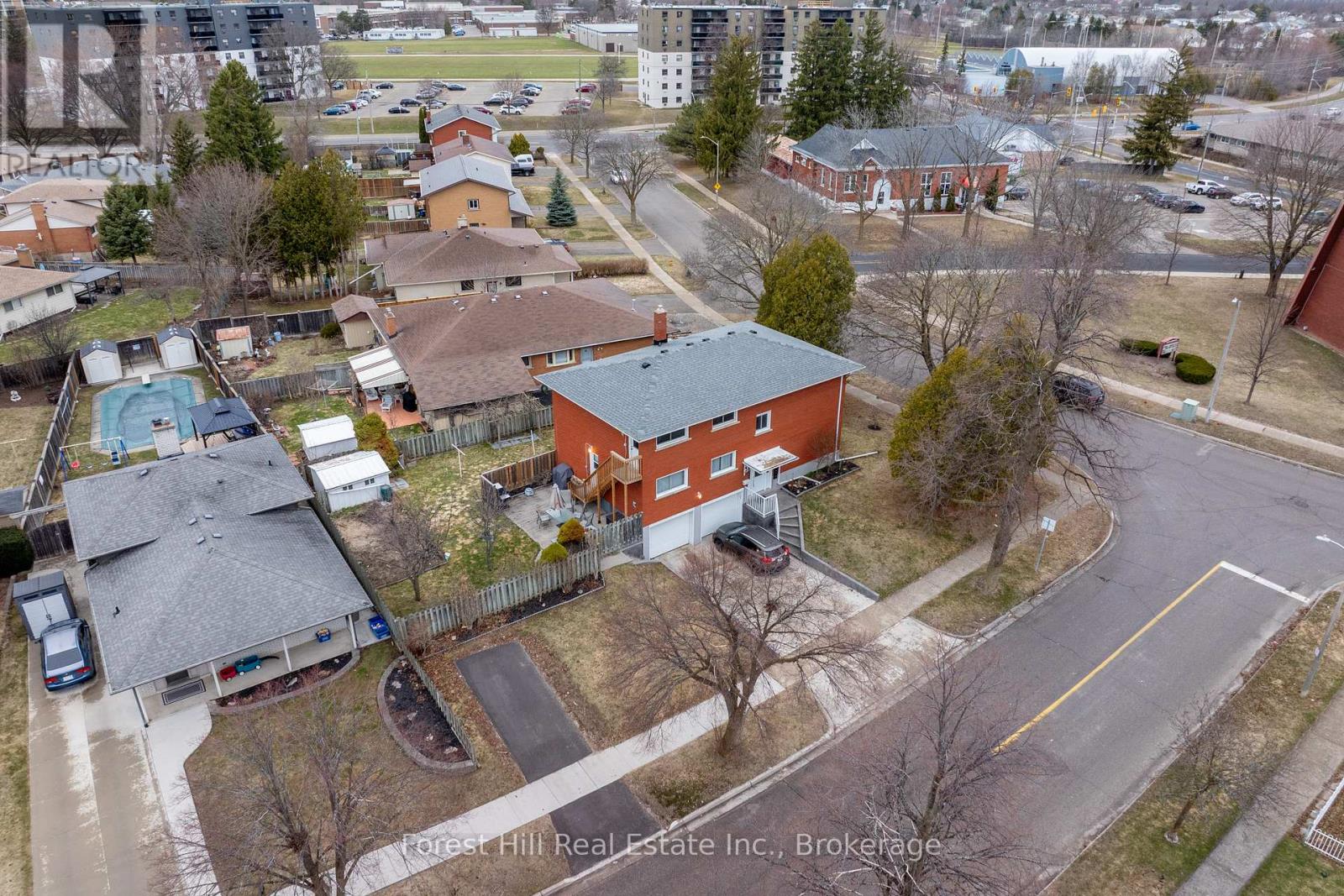 35 Shaftsbury Drive, Kitchener, Ontario  N2A 1N4 - Photo 36 - X12223147