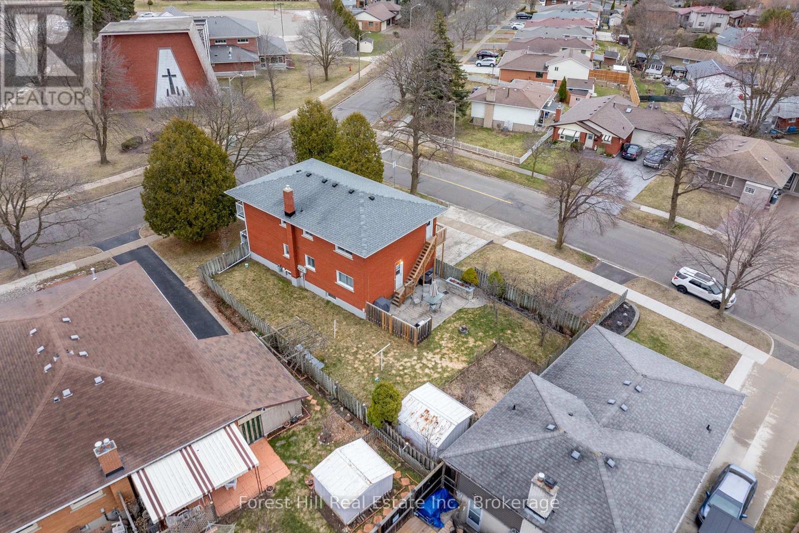 35 Shaftsbury Drive, Kitchener, Ontario  N2A 1N4 - Photo 37 - X12223147