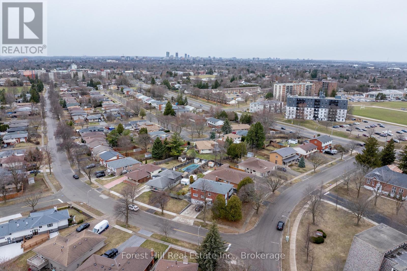 35 Shaftsbury Drive, Kitchener, Ontario  N2A 1N4 - Photo 39 - X12223147
