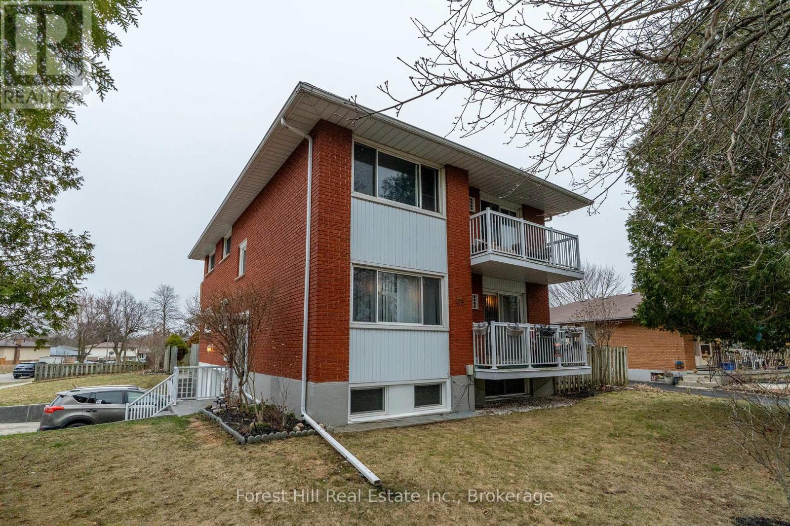 35 Shaftsbury Drive, Kitchener, Ontario  N2A 1N4 - Photo 6 - X12223147