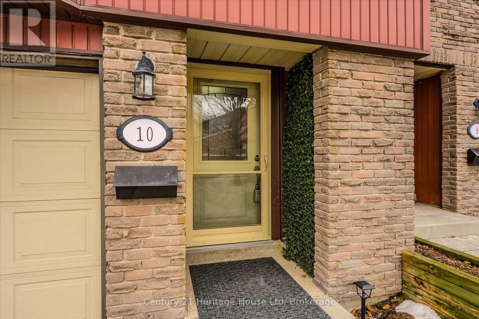 10 - 2 WORTON AVENUE, Guelph, Ontario