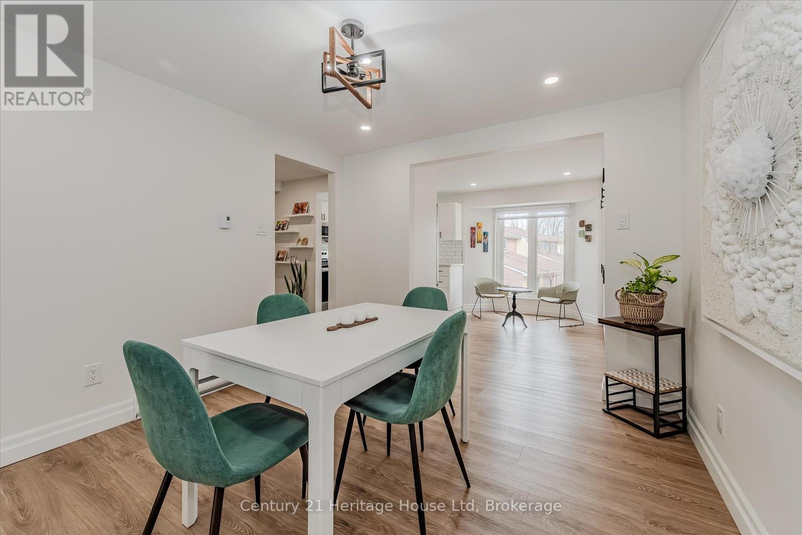 10 - 2 Worton Avenue, Guelph, Ontario  N1H 7C5 - Photo 17 - X12223175