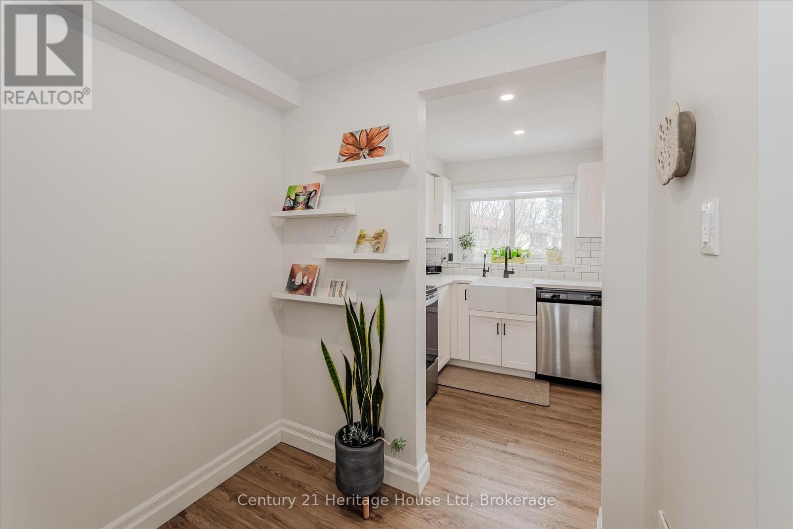 10 - 2 Worton Avenue, Guelph, Ontario  N1H 7C5 - Photo 18 - X12223175