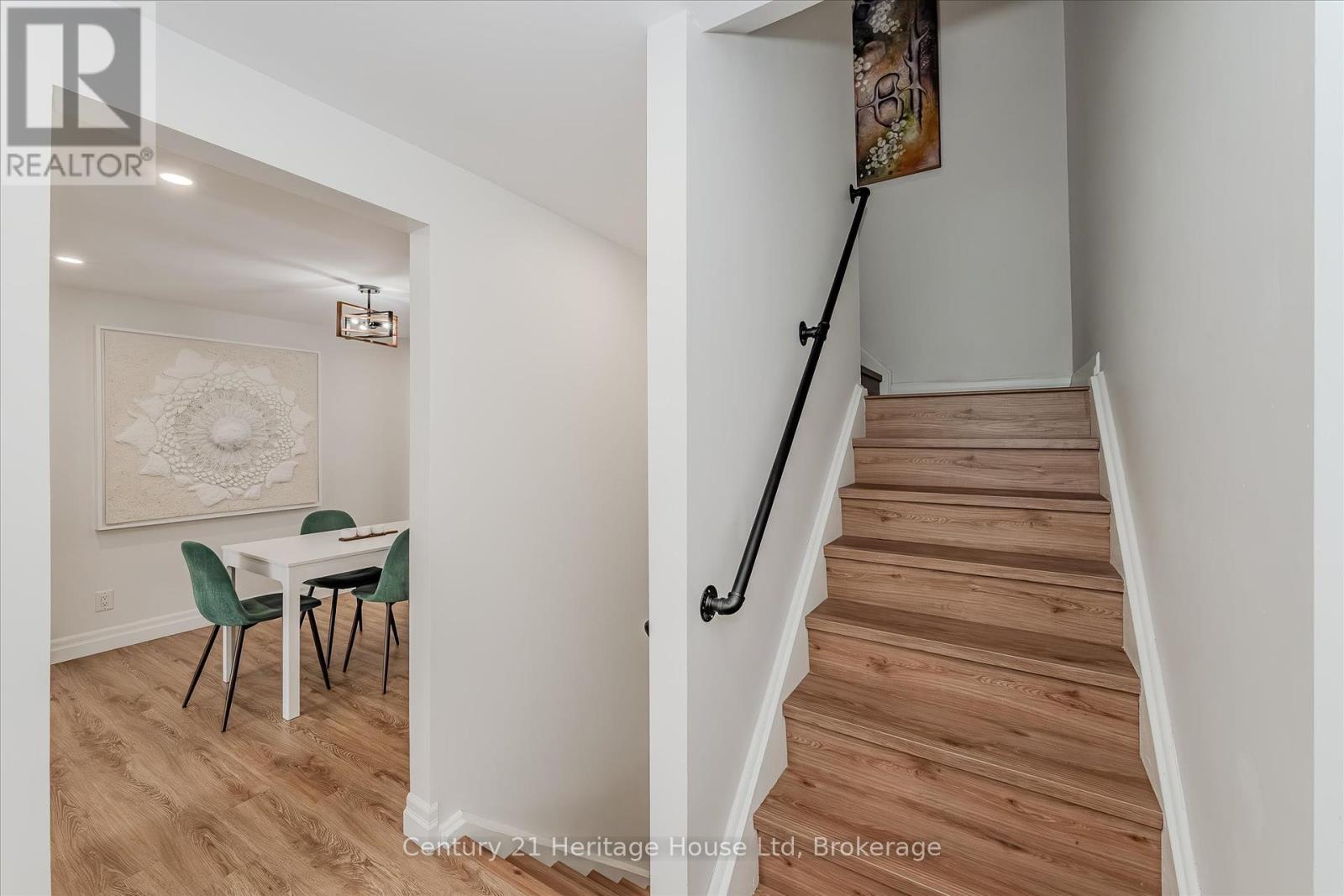 10 - 2 Worton Avenue, Guelph, Ontario  N1H 7C5 - Photo 19 - X12223175