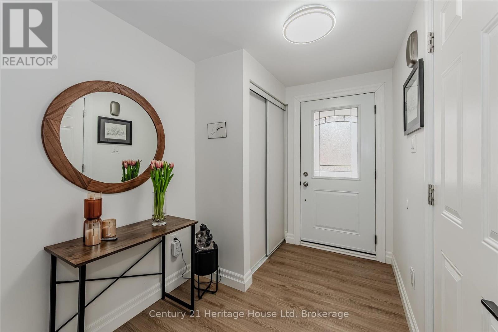 10 - 2 Worton Avenue, Guelph, Ontario  N1H 7C5 - Photo 2 - X12223175