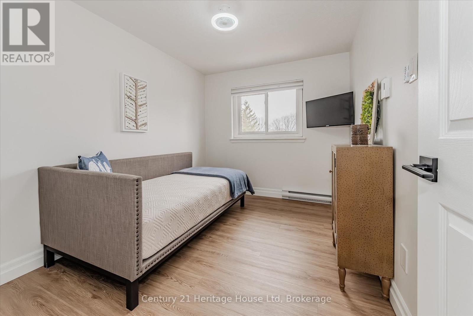 10 - 2 Worton Avenue, Guelph, Ontario  N1H 7C5 - Photo 26 - X12223175