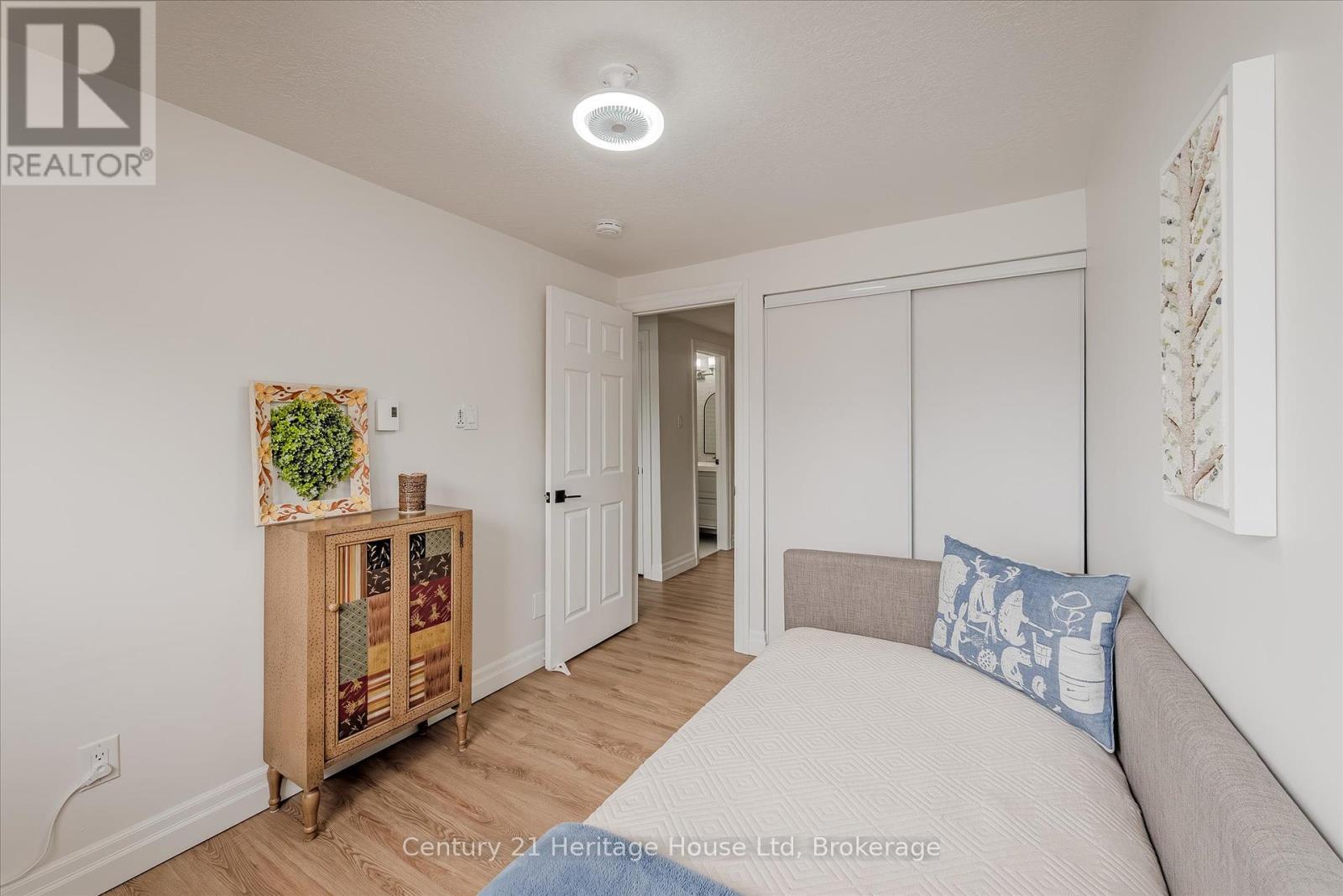 10 - 2 Worton Avenue, Guelph, Ontario  N1H 7C5 - Photo 27 - X12223175