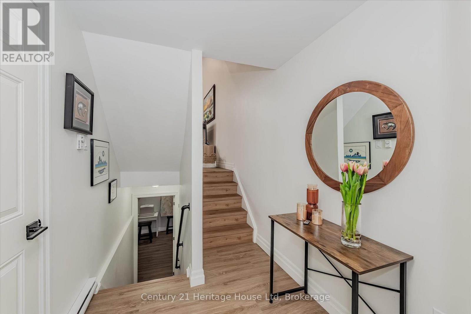 10 - 2 Worton Avenue, Guelph, Ontario  N1H 7C5 - Photo 3 - X12223175