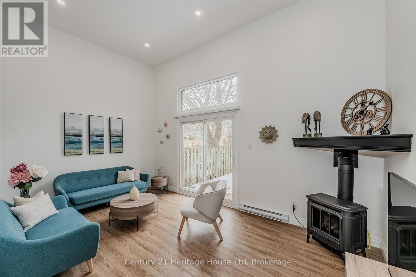 10 - 2 Worton Avenue, Guelph, Ontario  N1H 7C5 - Photo 4 - X12223175