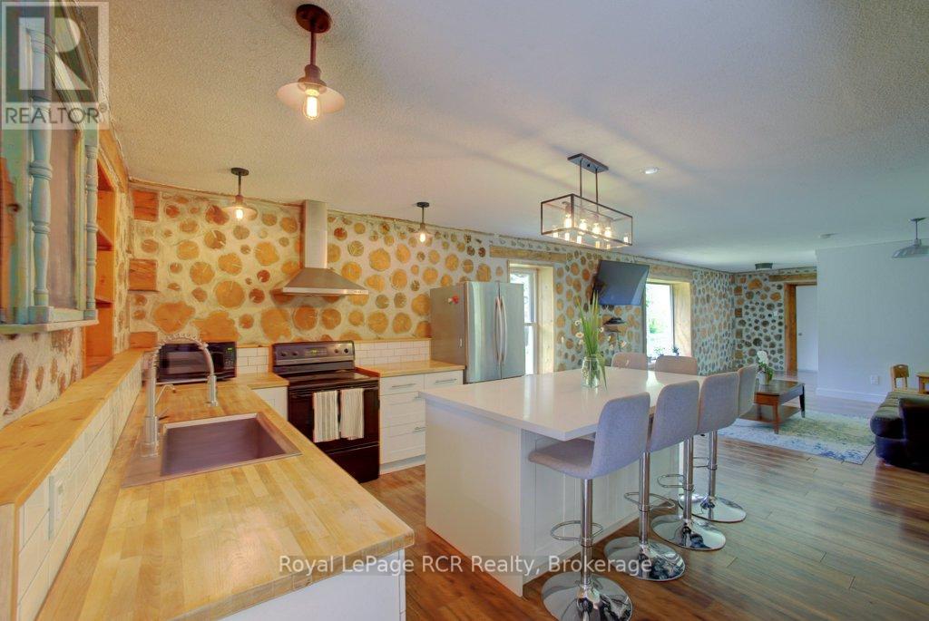 8667 15 Side Road, Wellington North, Ontario  N0G 1A0 - Photo 15 - X12223194