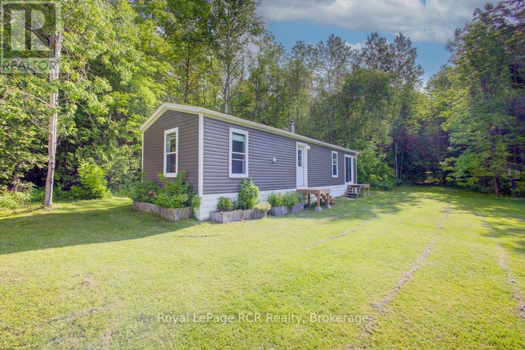 8667 15 Side Road, Wellington North, Ontario  N0G 1A0 - Photo 4 - X12223194