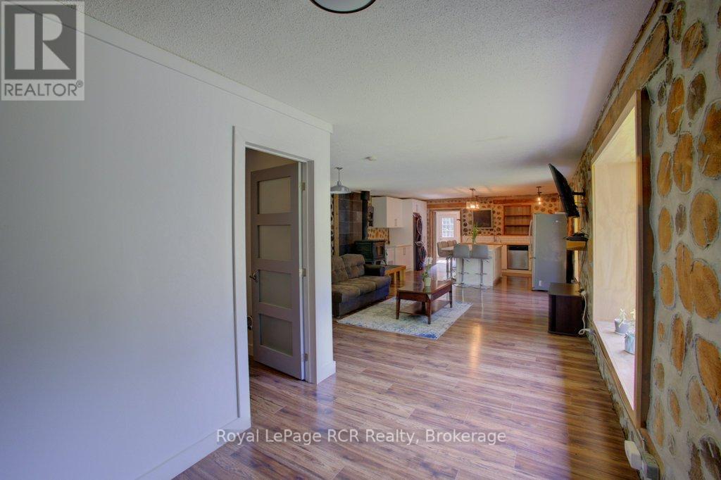 8667 15 Side Road, Wellington North, Ontario  N0G 1A0 - Photo 5 - X12223194
