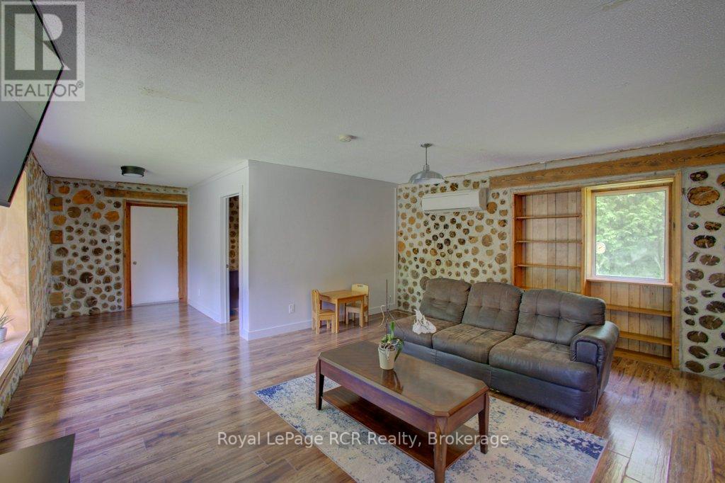 8667 15 Side Road, Wellington North, Ontario  N0G 1A0 - Photo 9 - X12223194