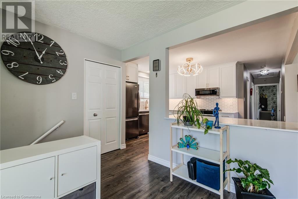 23 Graywood Court, Kitchener, Ontario  N2E 1W2 - Photo 5 - 40738860