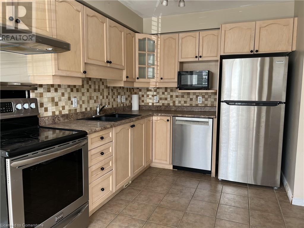 358 Univeristy Downs, Waterloo, Ontario  N2K 4B1 - Photo 3 - 40741586