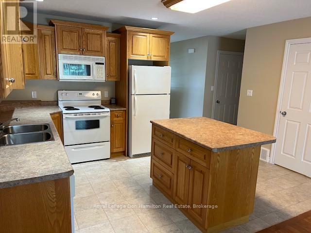 425 Danby Street E, North Perth, Ontario  N4W 0A5 - Photo 3 - X12223480