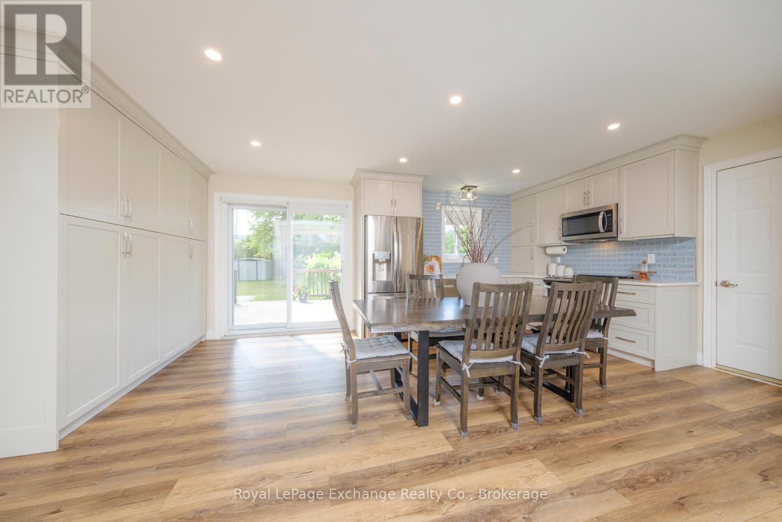 871 Wellington Street, Saugeen Shores, Ontario  N0H 2C3 - Photo 12 - X12223615